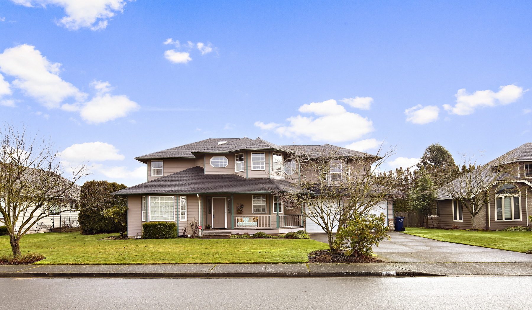 Property Photo: Exterior Photos 924 19th Street WA 98264
