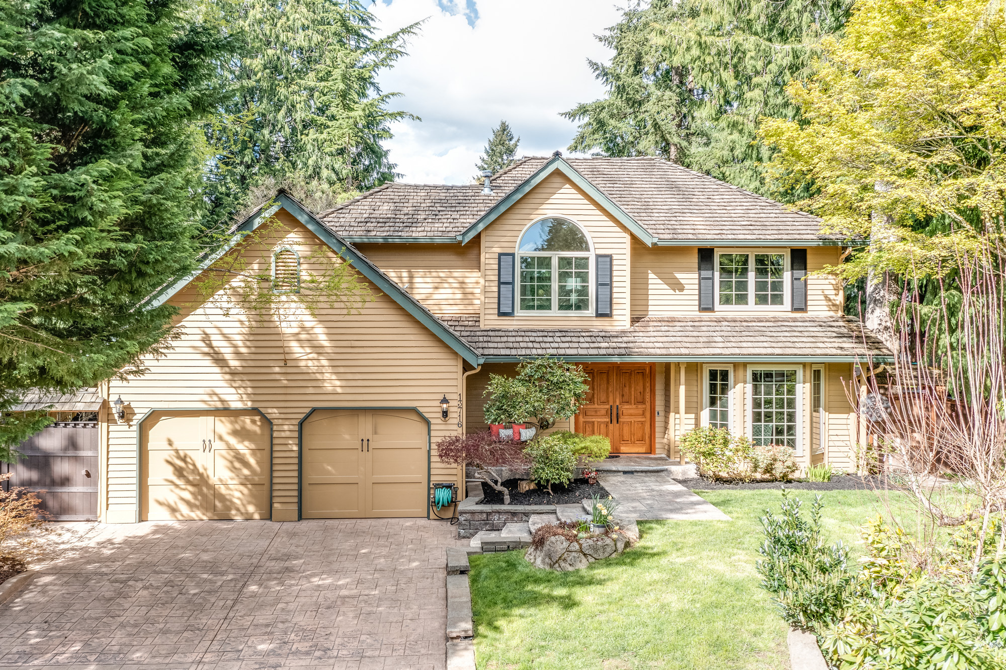 Property Photo: 13716 175th Court NE WA 98052