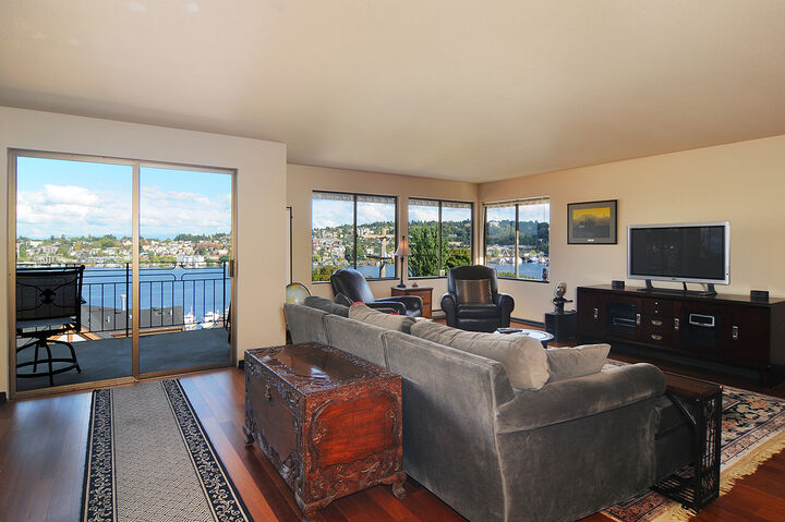 Property Photo: Foyer, living room, dining room, kitchen, eating area 750 Crockett St 401  WA 98109 