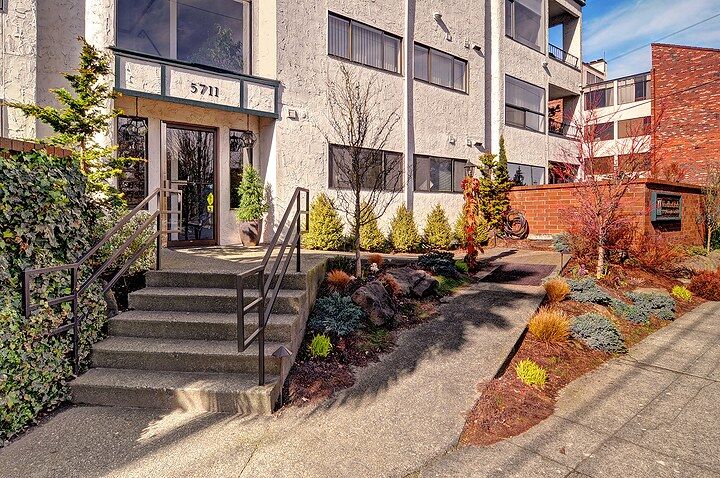 5711 Phinney  Avenue N 103  Seattle WA 98103 photo