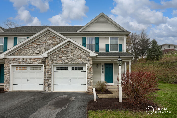 728 Winding Lane  Harrisburg PA 17111 photo