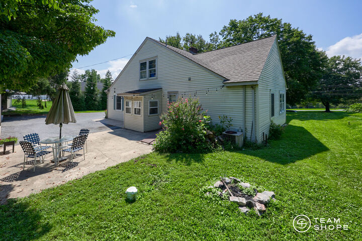 Property Photo: 809 Furnace Hills Pike PA 17543