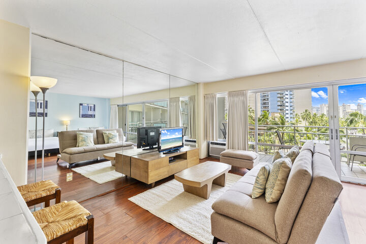 Property Photo:  