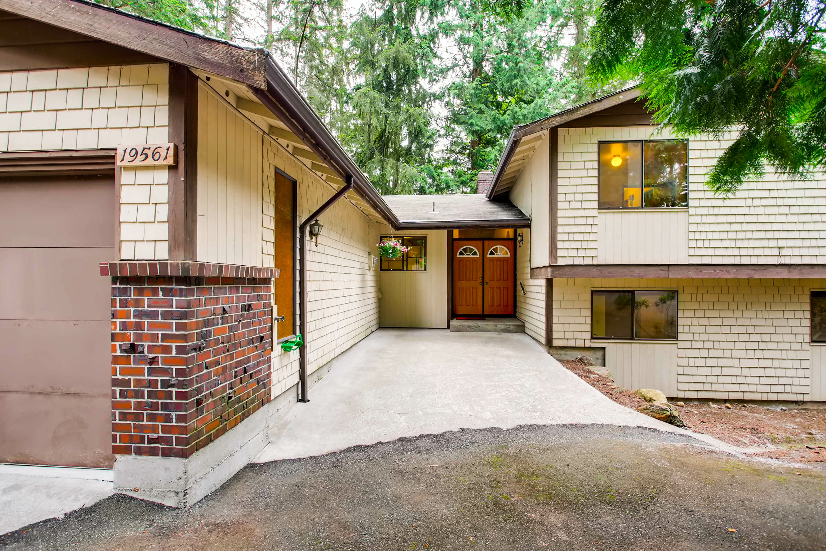 19561 38th Ave NE  Lake Forest Park WA 98155 photo