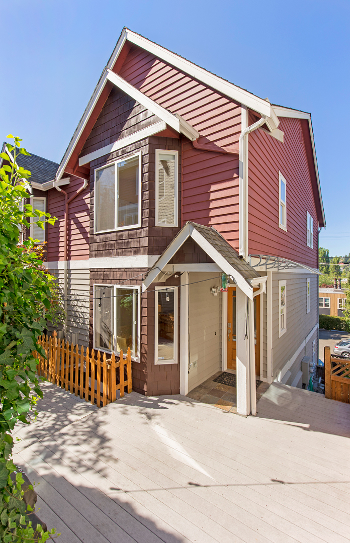 Property Photo:  162 A Florentia St  WA 98109 