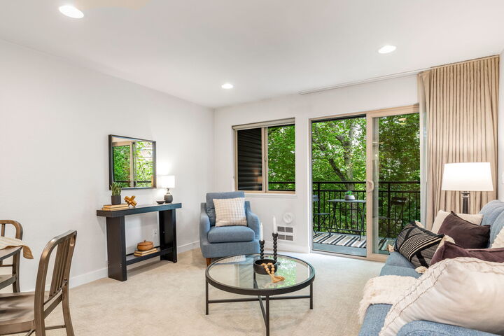 Property Photo:  275 W Roy Street 315  WA 98119 