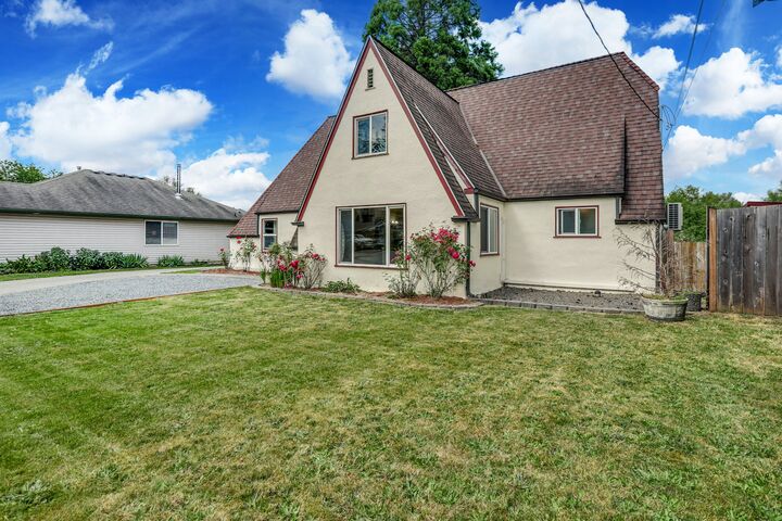 Property Photo: 521 E Gilman Avenue WA 98223