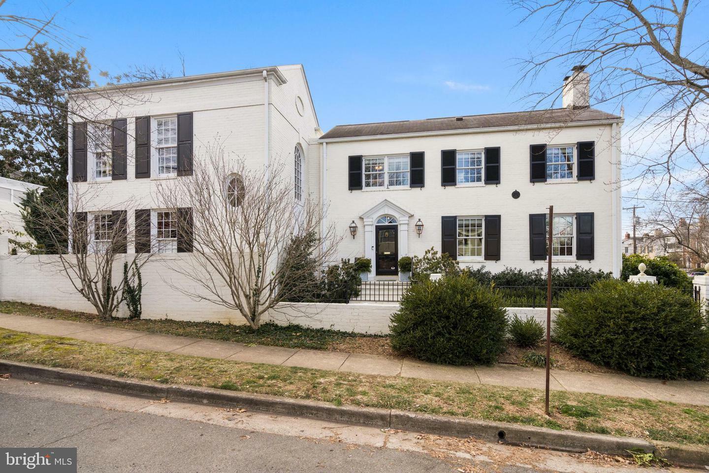 Property Photo: 800 S Royal Street VA 22314