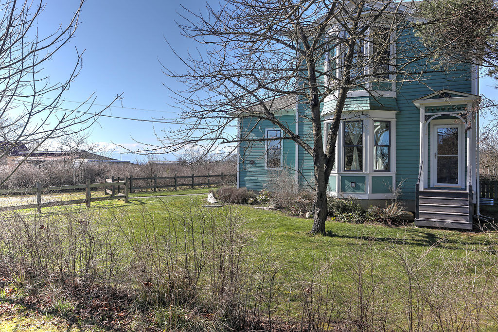 Property Photo:  608 S Main St  WA 98239 