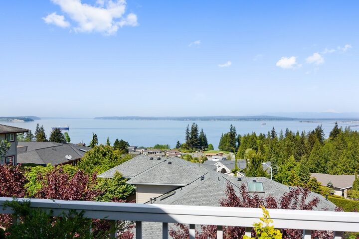 1613 Edgemoor Lane  Everett WA 98203 photo