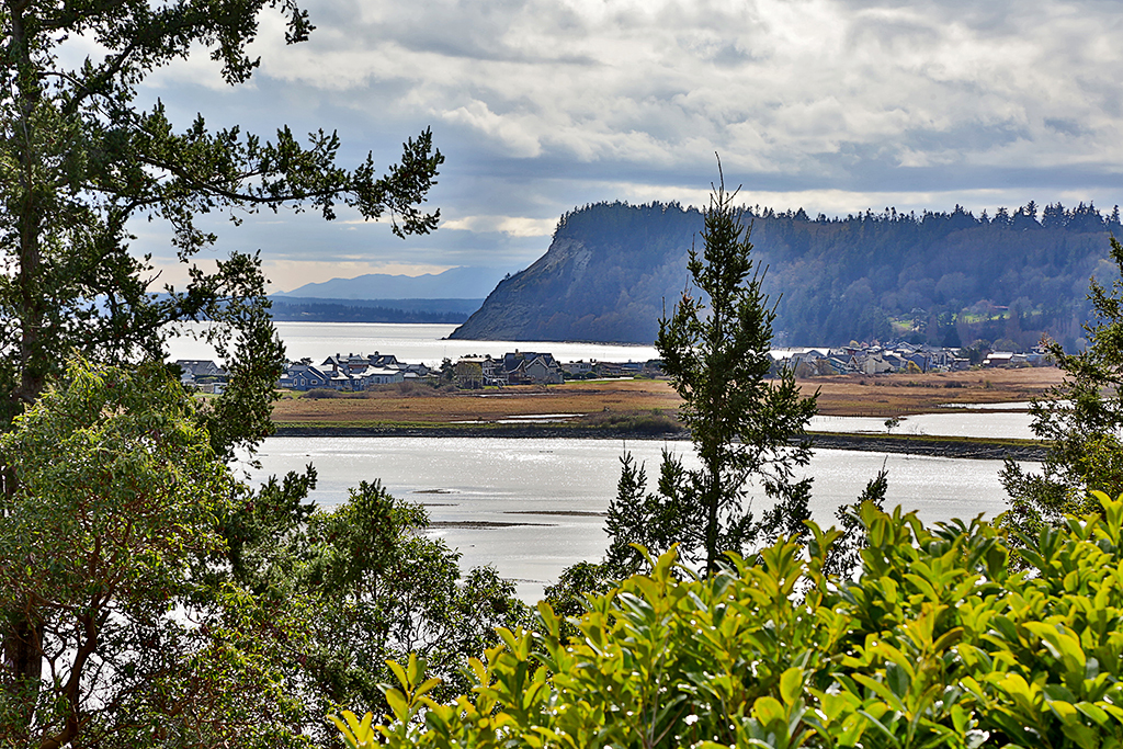 Property Photo: 2402 Soundview Dr WA 98260