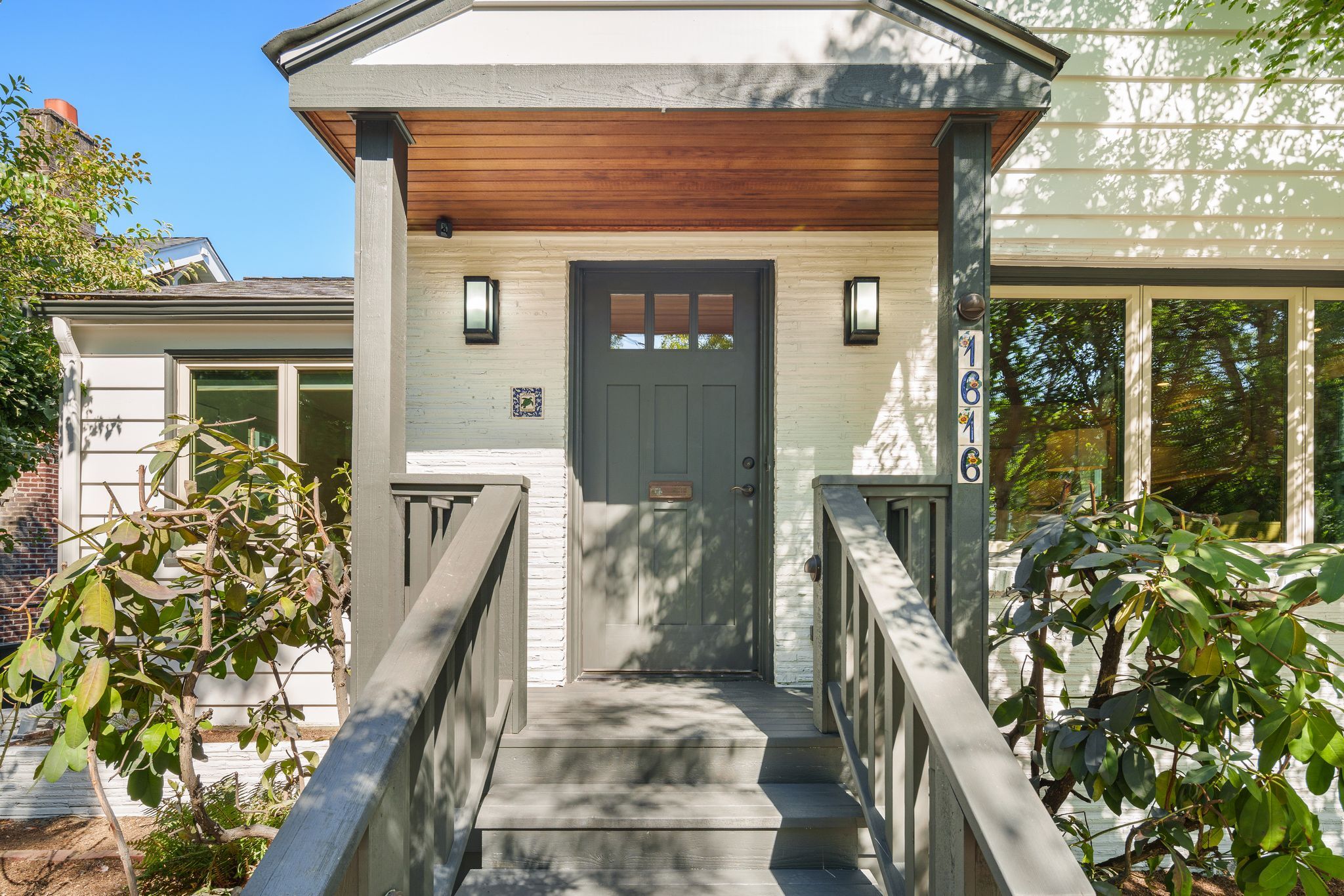 Property Photo: 1616 6th Avenue W WA 98119