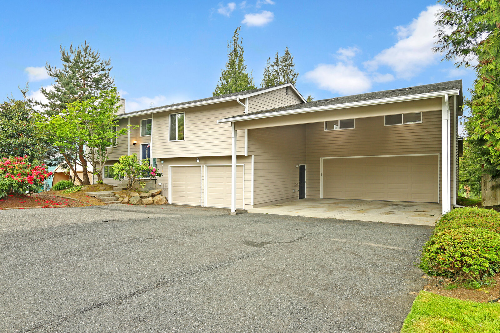Property Photo: 702 92nd Dr. SE 706 92nd Dr SE WA 98258