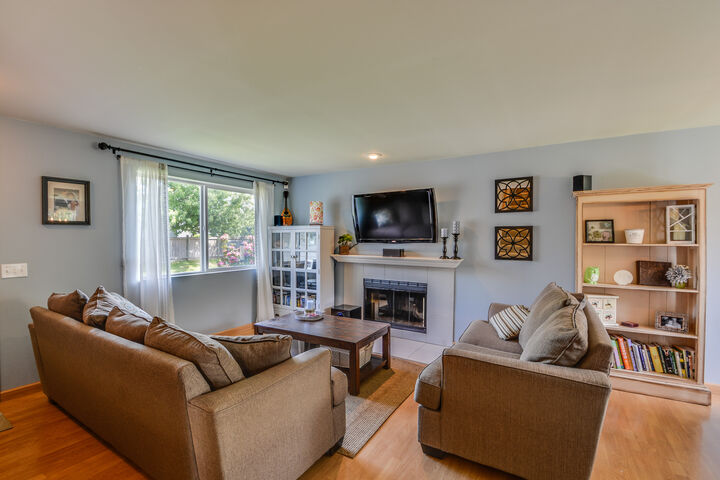 Property Photo: Living room 1609 S Laventure Rd  WA 98274 