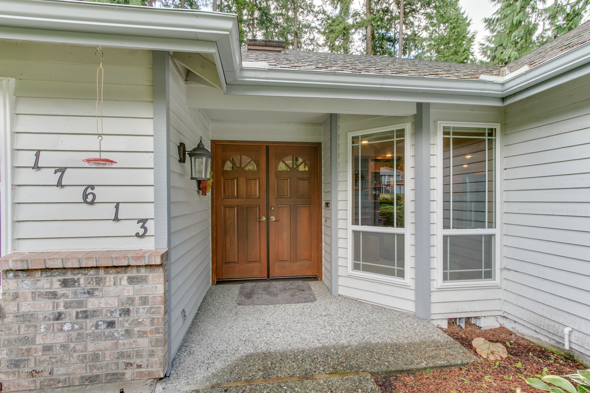 Property Photo: Entry 17613 NE 138th St WA 98052