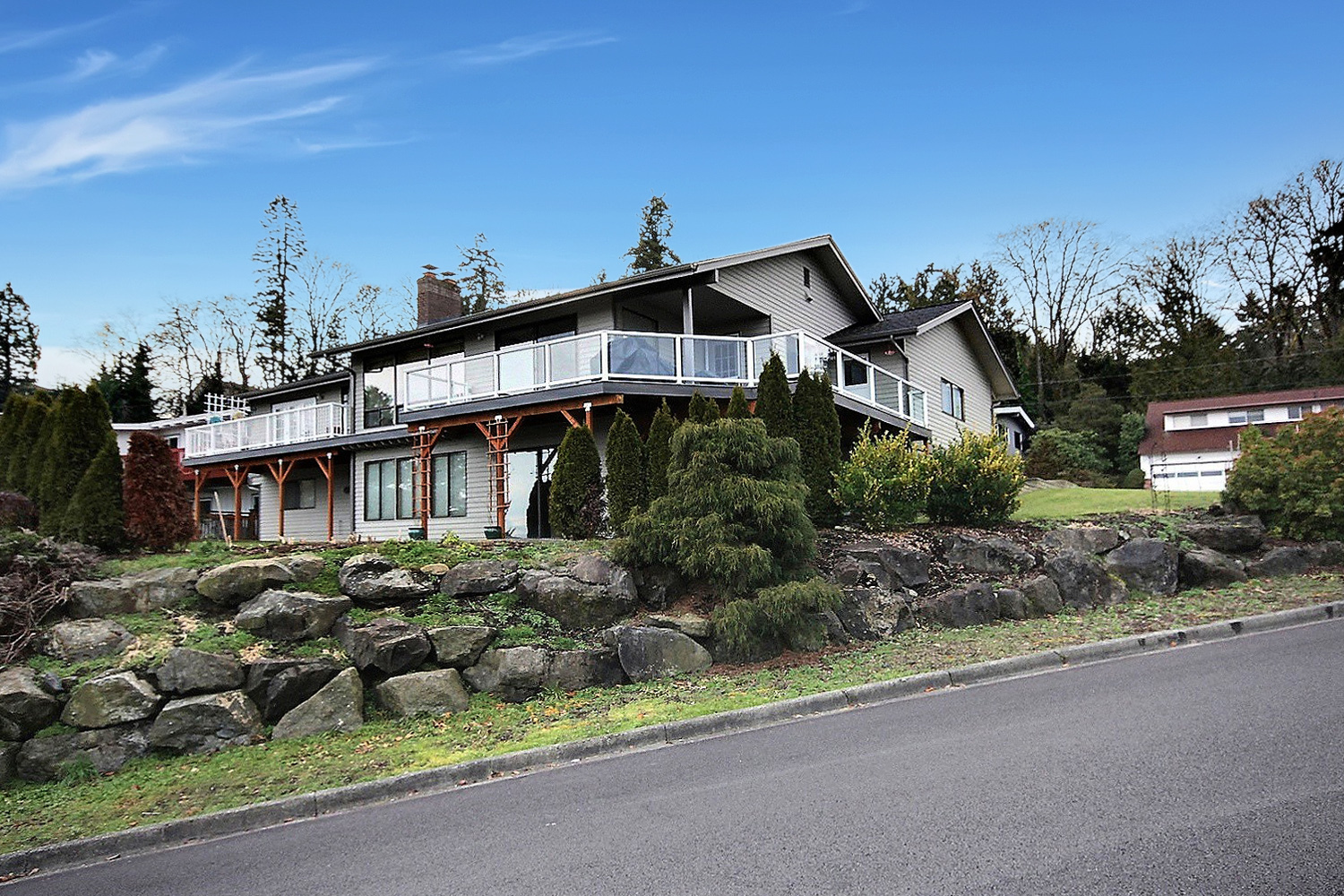 Property Photo:  464 Seneca Ave NW  WA 98057 