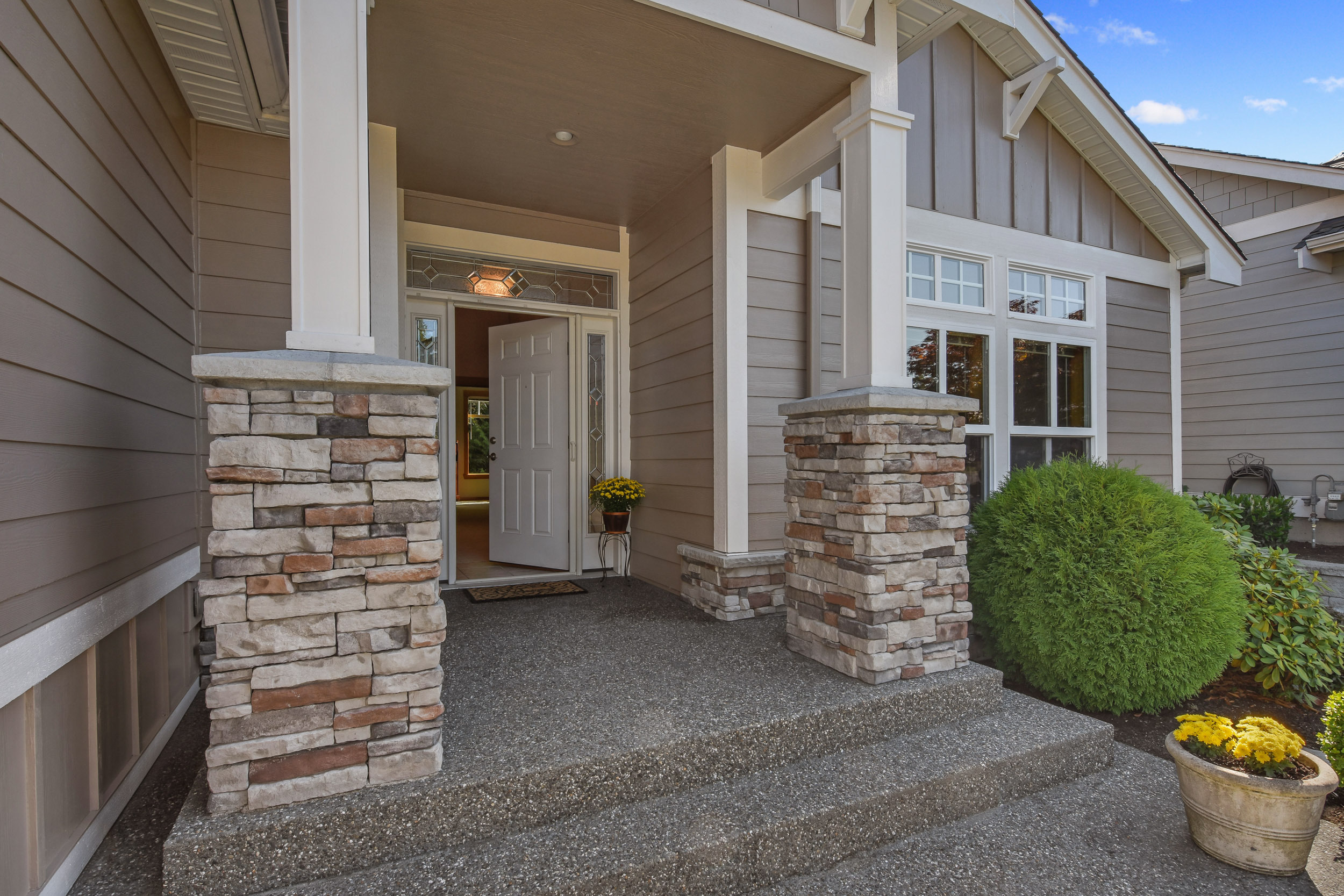 Property Photo: Front entry & patio 1308 Eagle Ridge Dr 2  WA 98274 