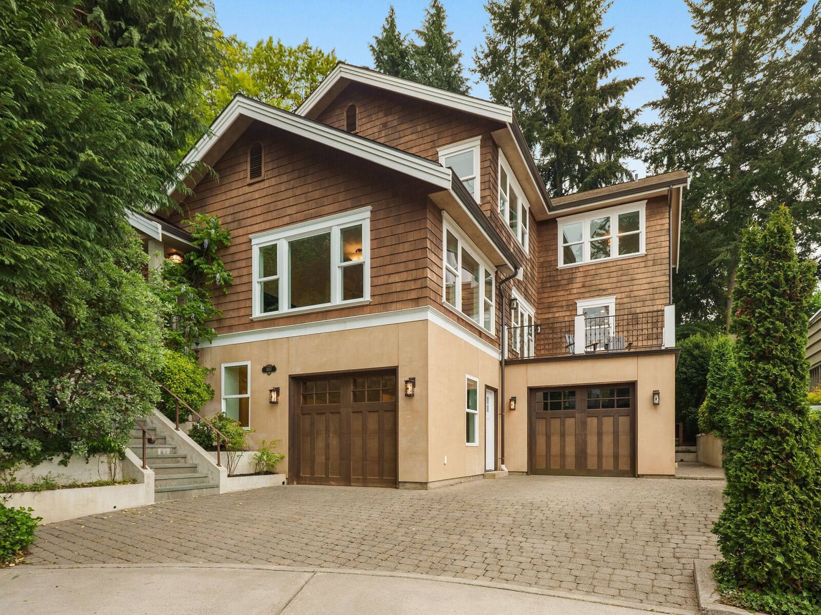 Property Photo:  1007 W Newell Street  WA 98119 