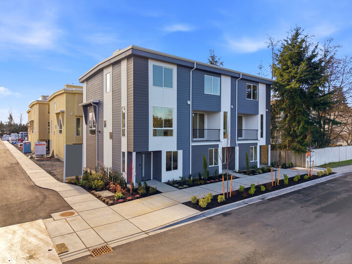 Property Photo:  222  124th Street SW F2  WA 98204 