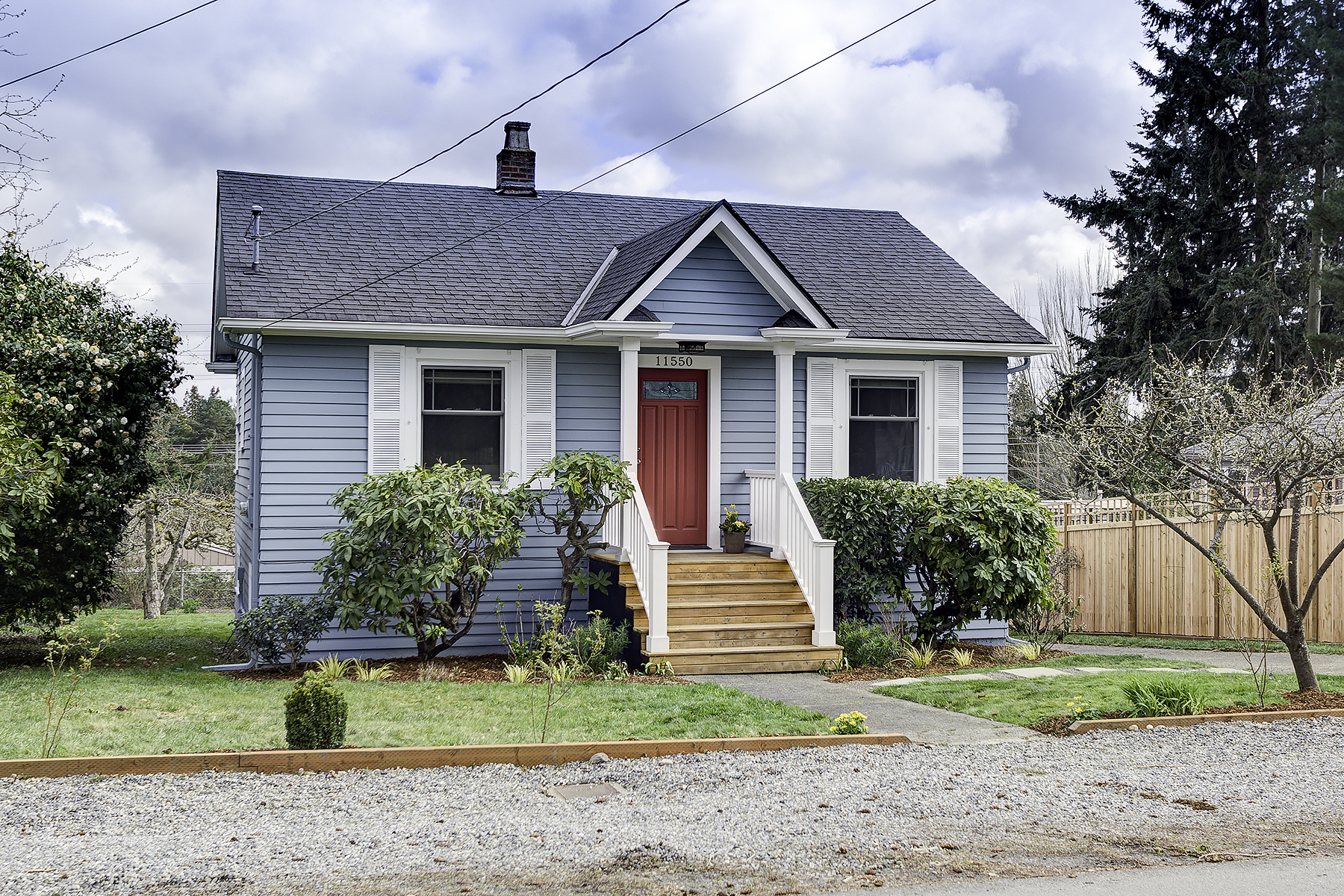 Property Photo:  11550 Fremont Ave N  WA 98133 