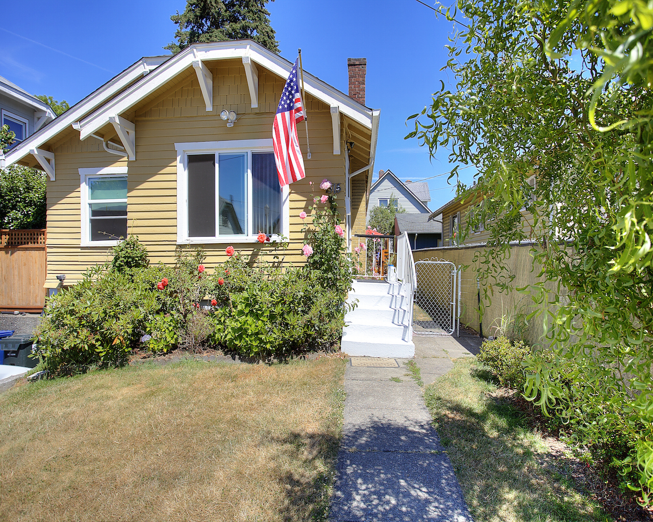 Property Photo:  1315 S Pine St  WA 98405 