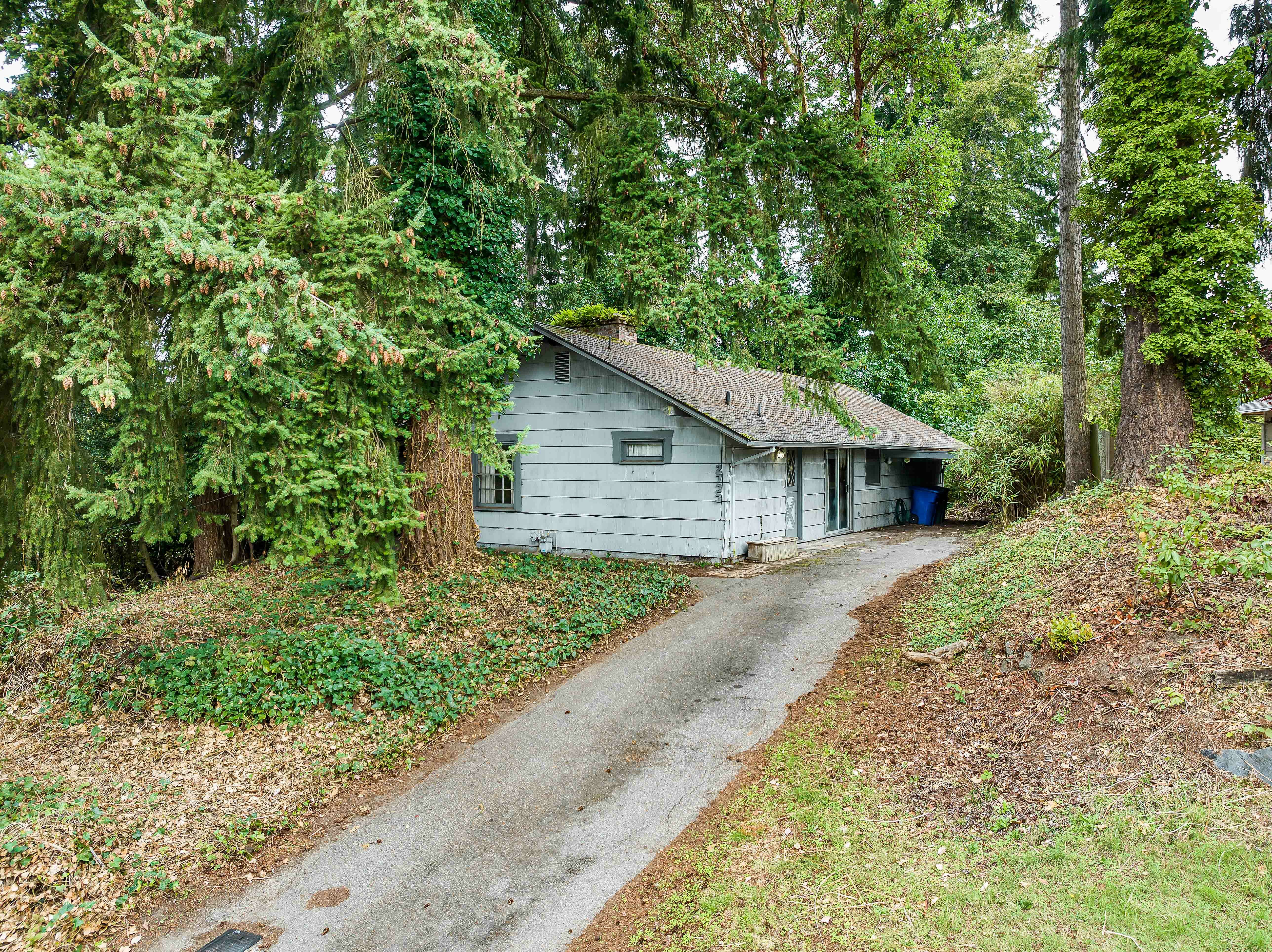 Property Photo:  2733 127th Place SE  WA 98005 