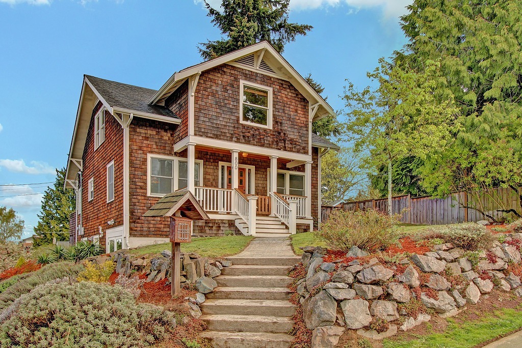 Property Photo:  800 NE 95th St  WA 98115 