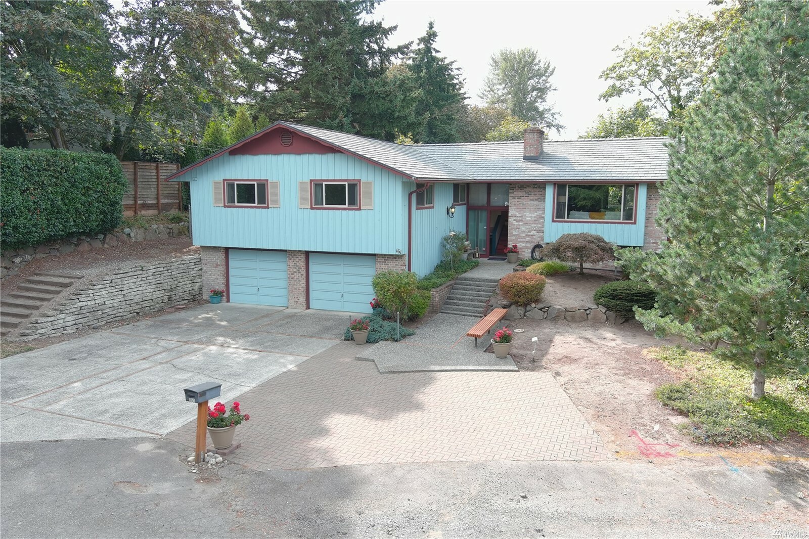 Property Photo:  161 Olympic Way  WA 98030 