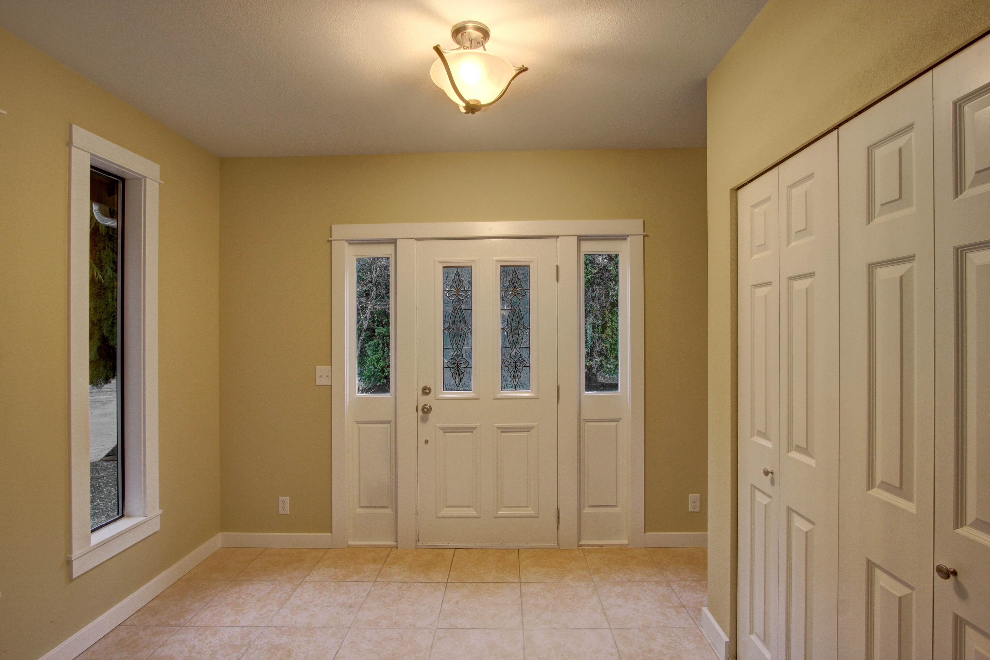 Property Photo: Foyer 1500 276th St NW  WA 98292 