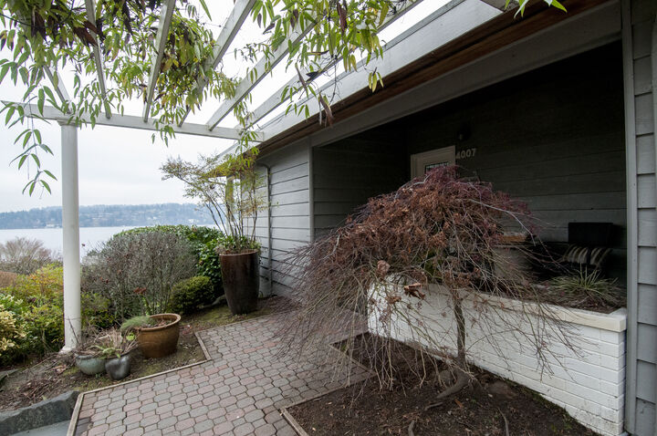 4007 NE 161st St  Lake Forest Park WA 98155 photo