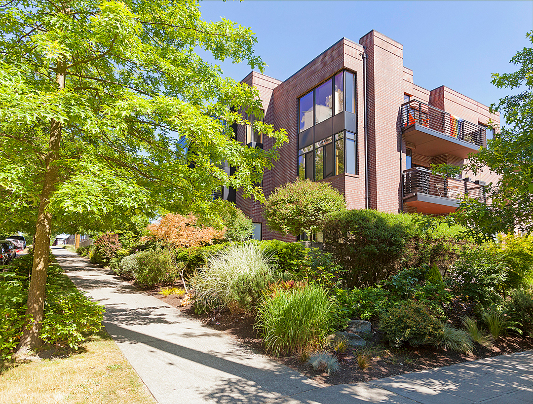 Property Photo:  1605 E Pike St 202  WA 98122 