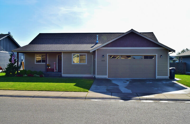 Property Photo: Exterior Views 403 West View Place WA 98276