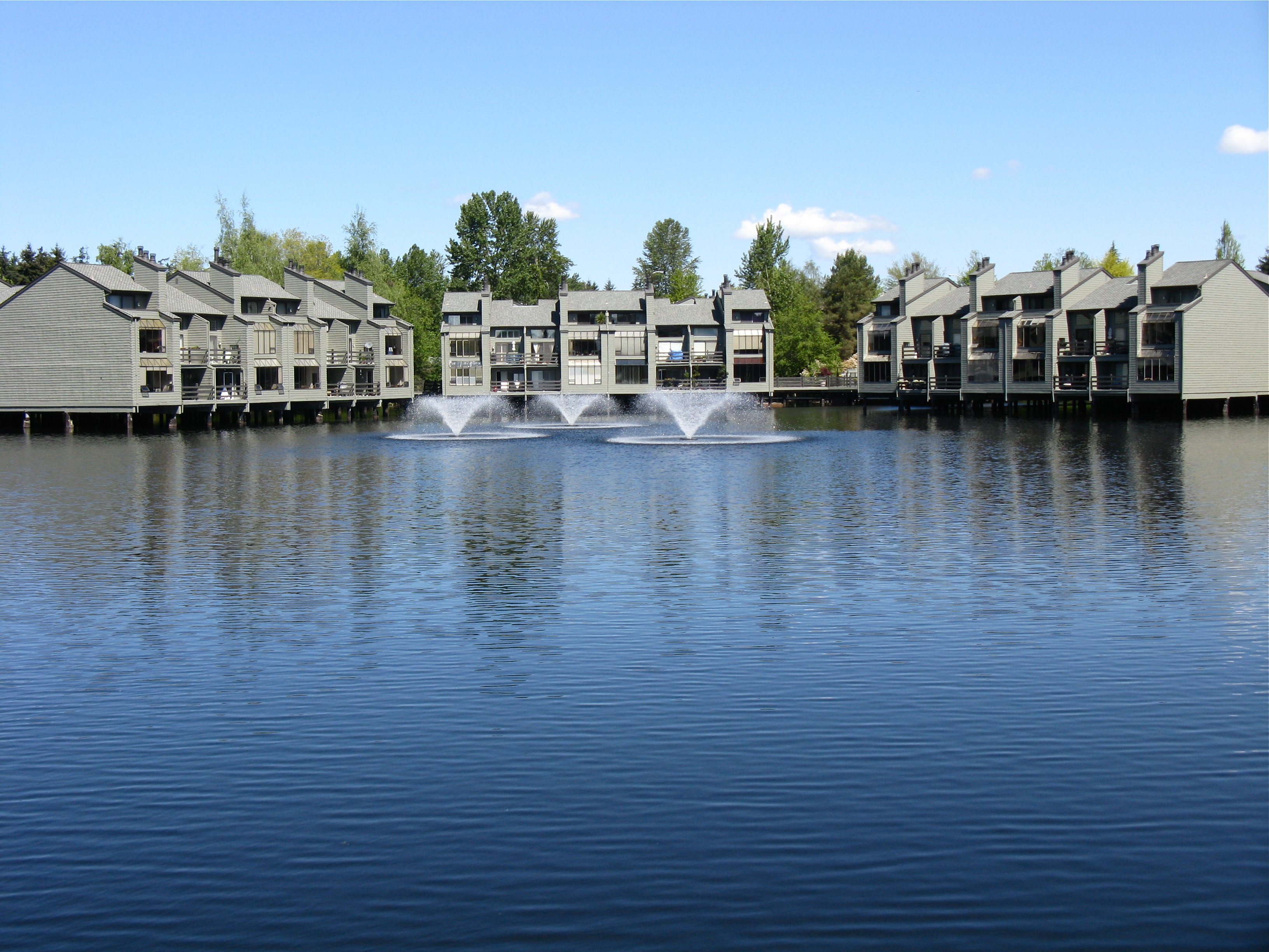 Property Photo:  4 Lake Bellevue Dr 111  WA 98005 